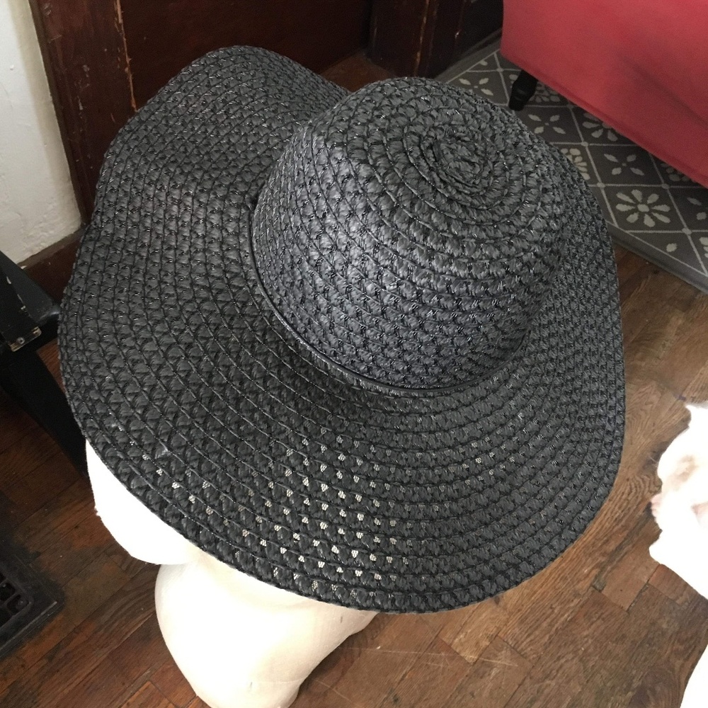 Clothes - Picture 3 of 8
